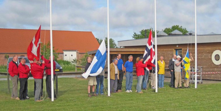 Flagene fra de nordiske lande hejses ved konkurrencens start